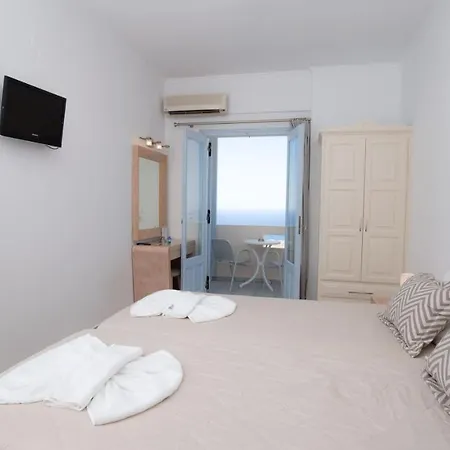 Erato Apartmanhotel Fíra
